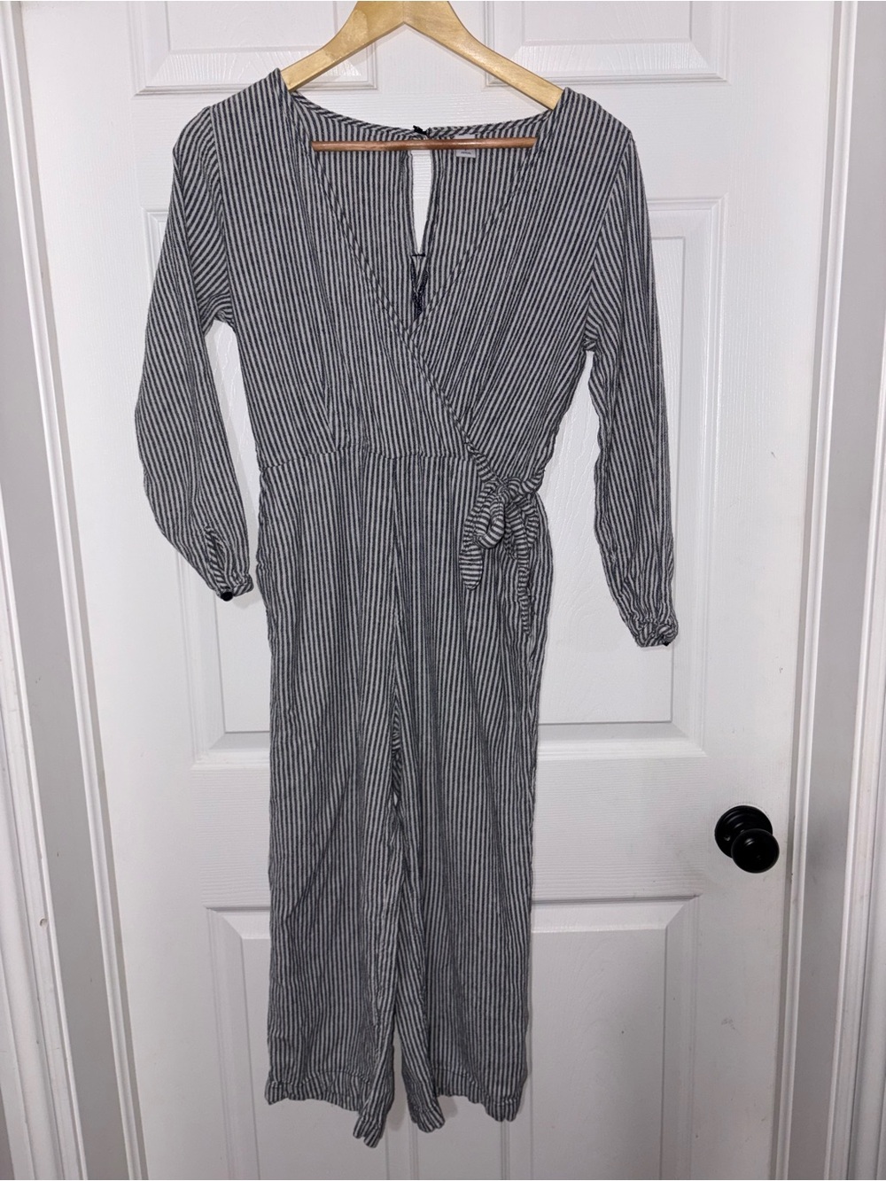 Old Navy Gray Ribbed Wide-Leg Jumpsuit with Pockets - Picture 2 of 6